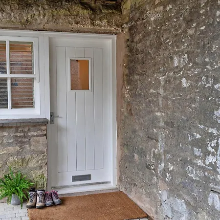 Finest Retreats - Courtyard * Кендал